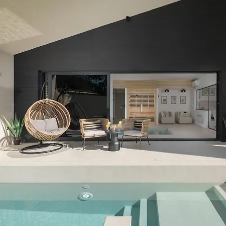 Amoreta - Luxury For Two
